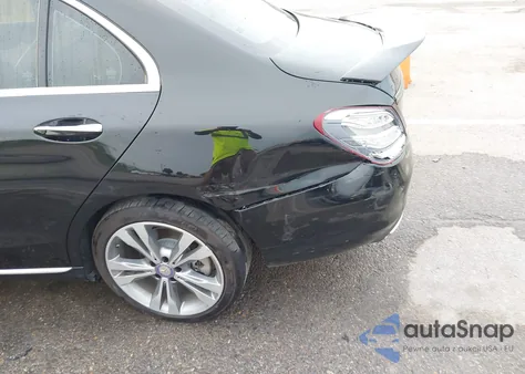 2017 Mercedes-Benz C 300 из США, поврежденный, VIN 55SWF4JB2HU197328